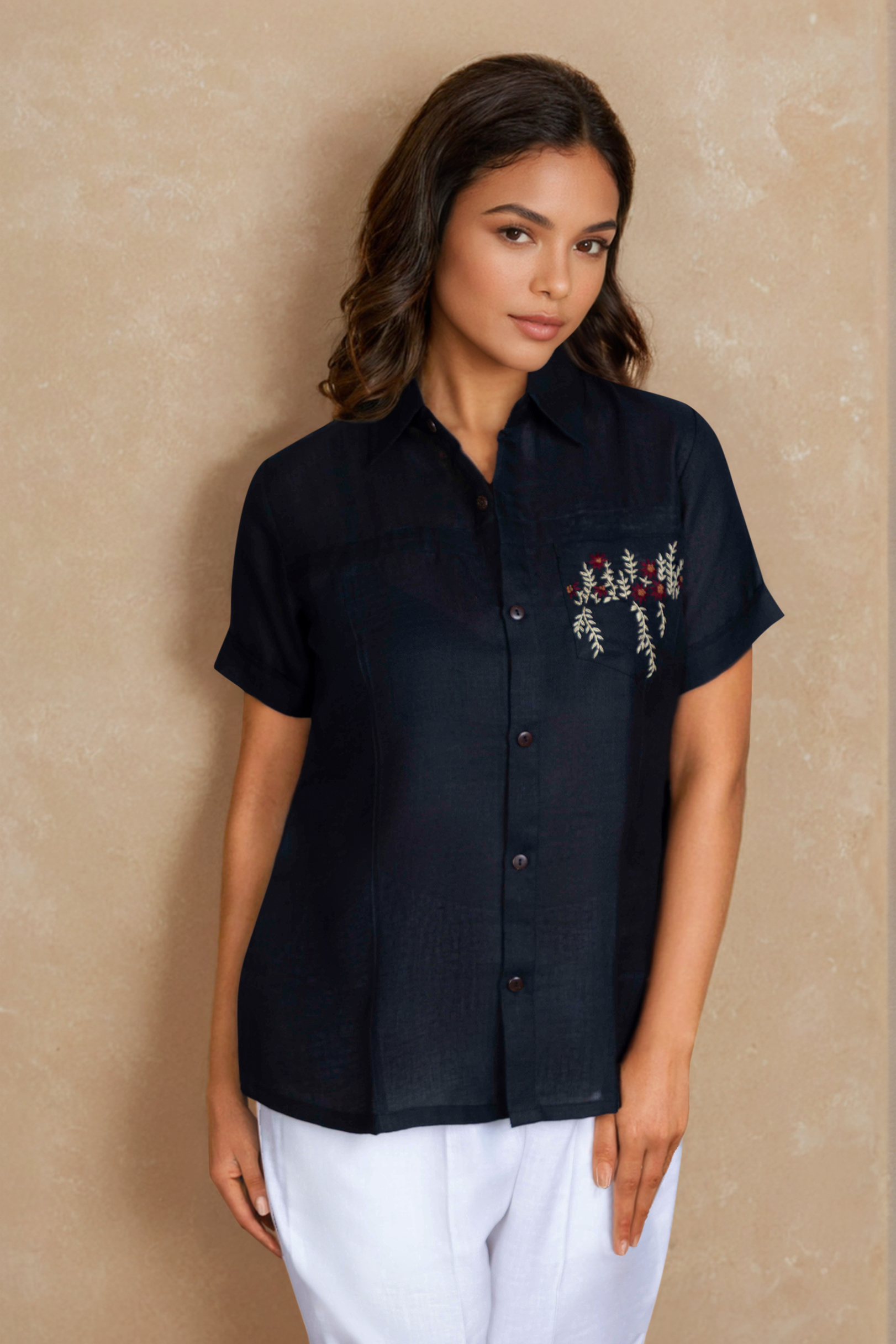 Black Shirt and White Pants Set with Pocket Embroidery