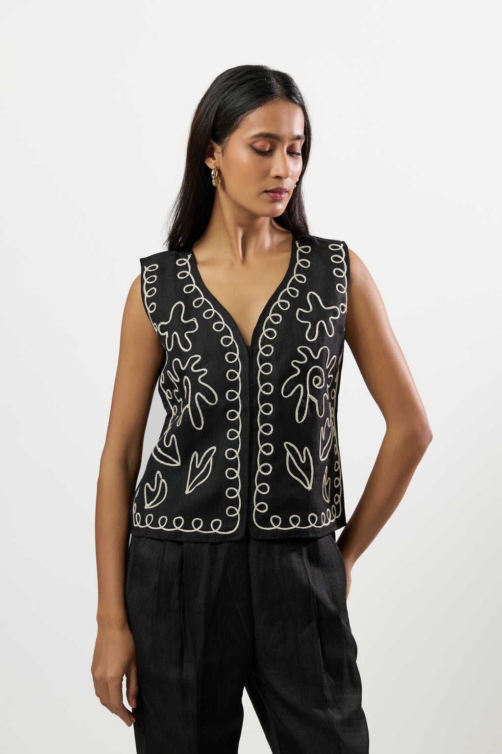BLACK EMBROIDERED WAISTCOAT WITH PANTS