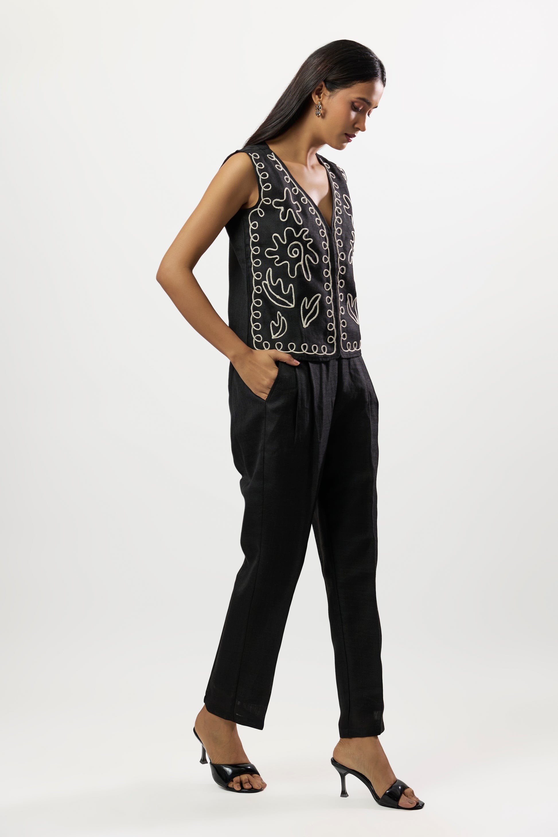 BLACK EMBROIDERED WAISTCOAT WITH PANTS