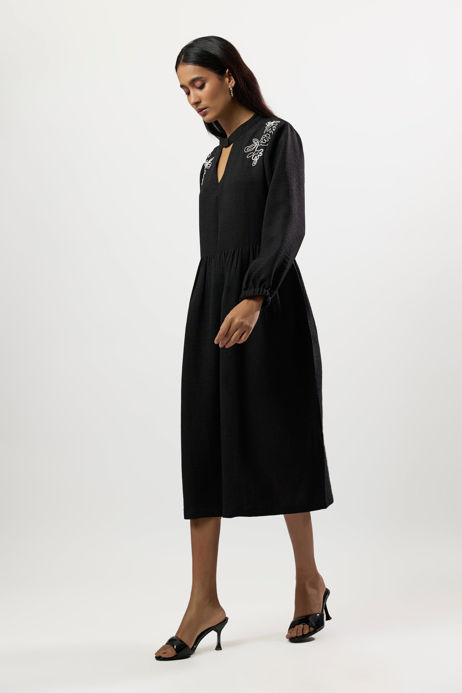 BLACK EMBROIDERED MIDI DRESS