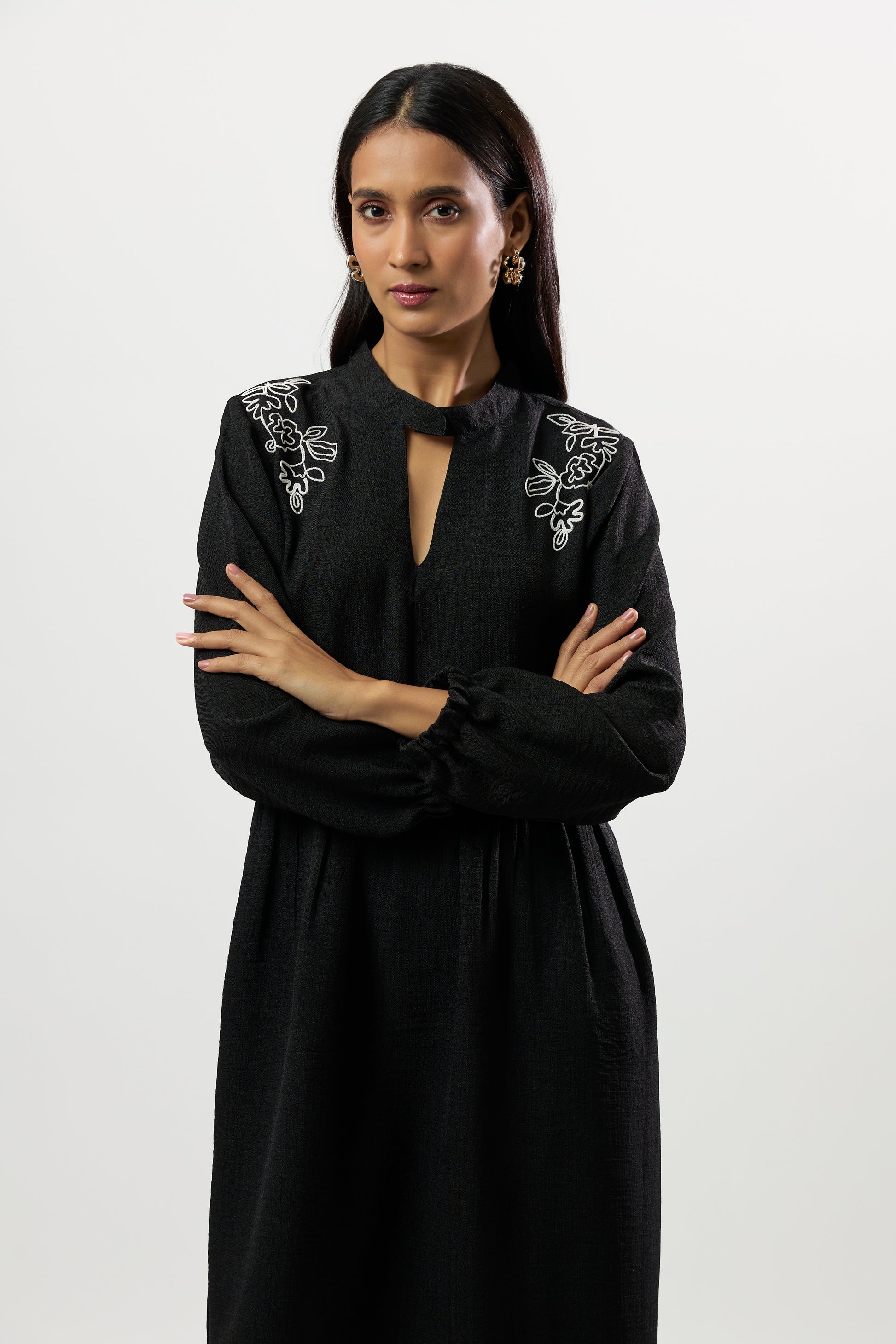 BLACK EMBROIDERED MIDI DRESS